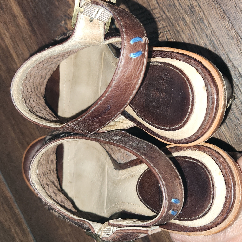 Beautiful Frye Leather Heels - Picture 4 of 12
